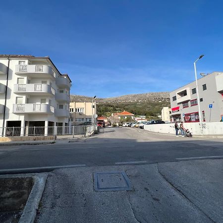 Apartments Lucia Podstrana Bagian luar foto