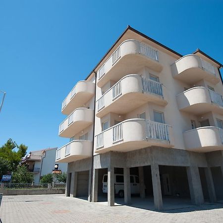 Apartments Lucia Podstrana Bagian luar foto