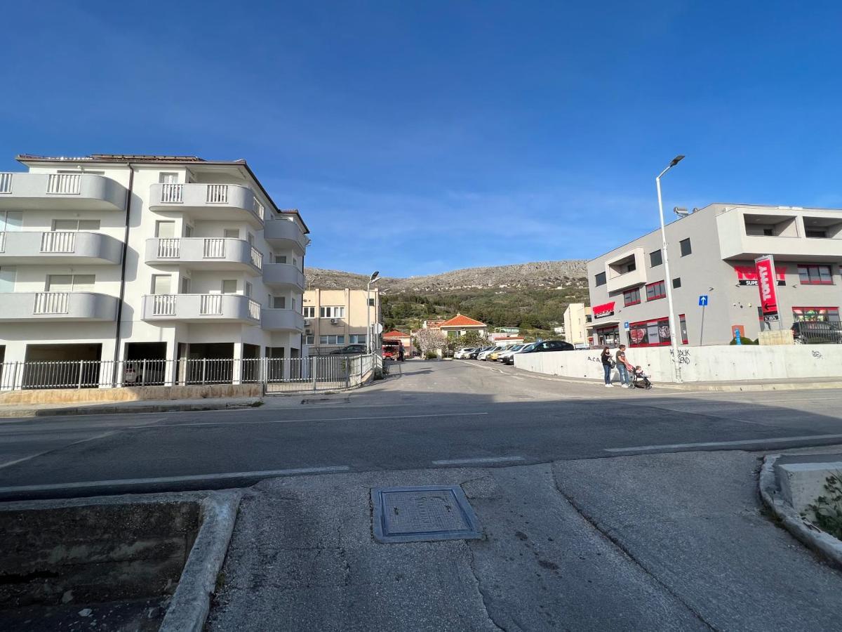 Apartments Lucia Podstrana Bagian luar foto