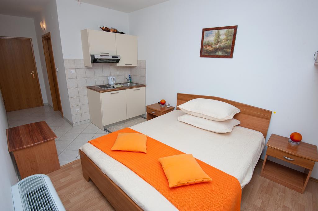 Apartments Lucia Podstrana Bagian luar foto