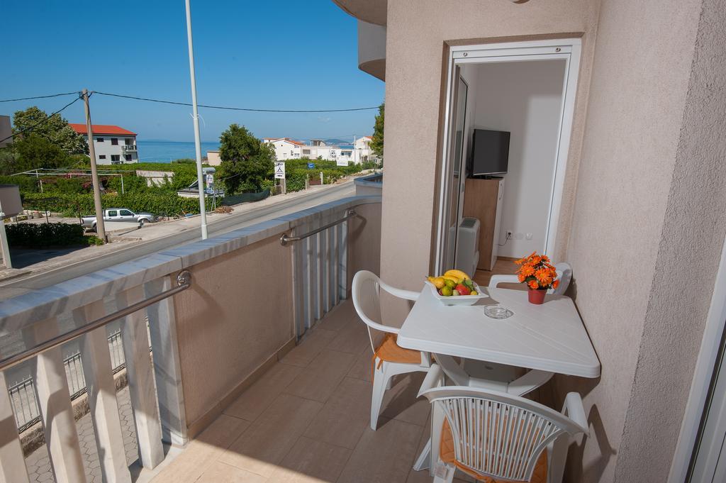 Apartments Lucia Podstrana Bagian luar foto