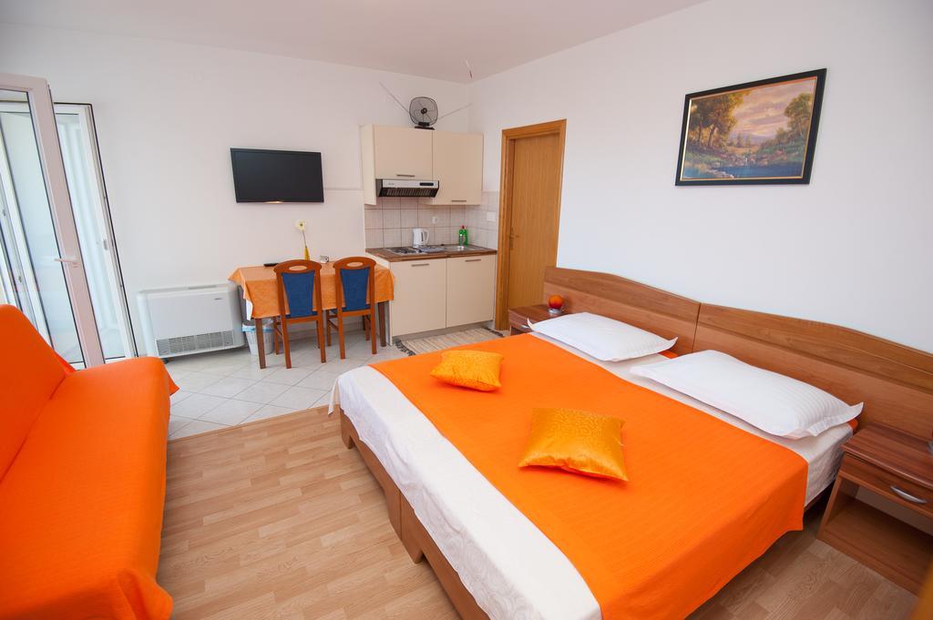 Apartments Lucia Podstrana Bagian luar foto