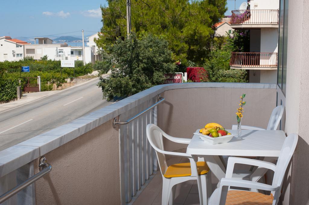 Apartments Lucia Podstrana Bagian luar foto
