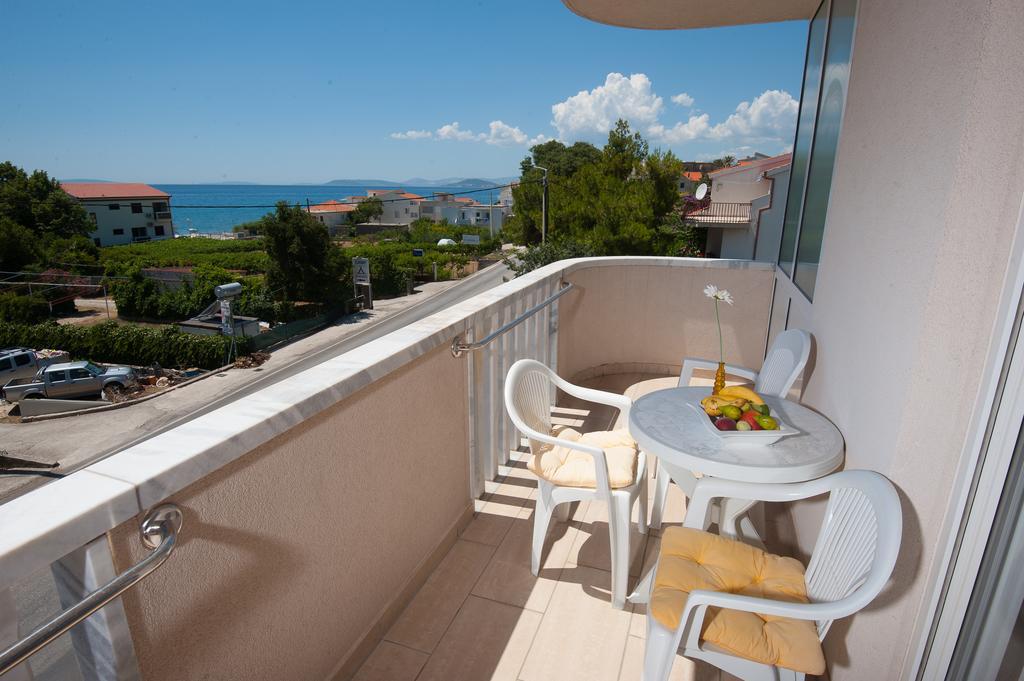 Apartments Lucia Podstrana Bagian luar foto
